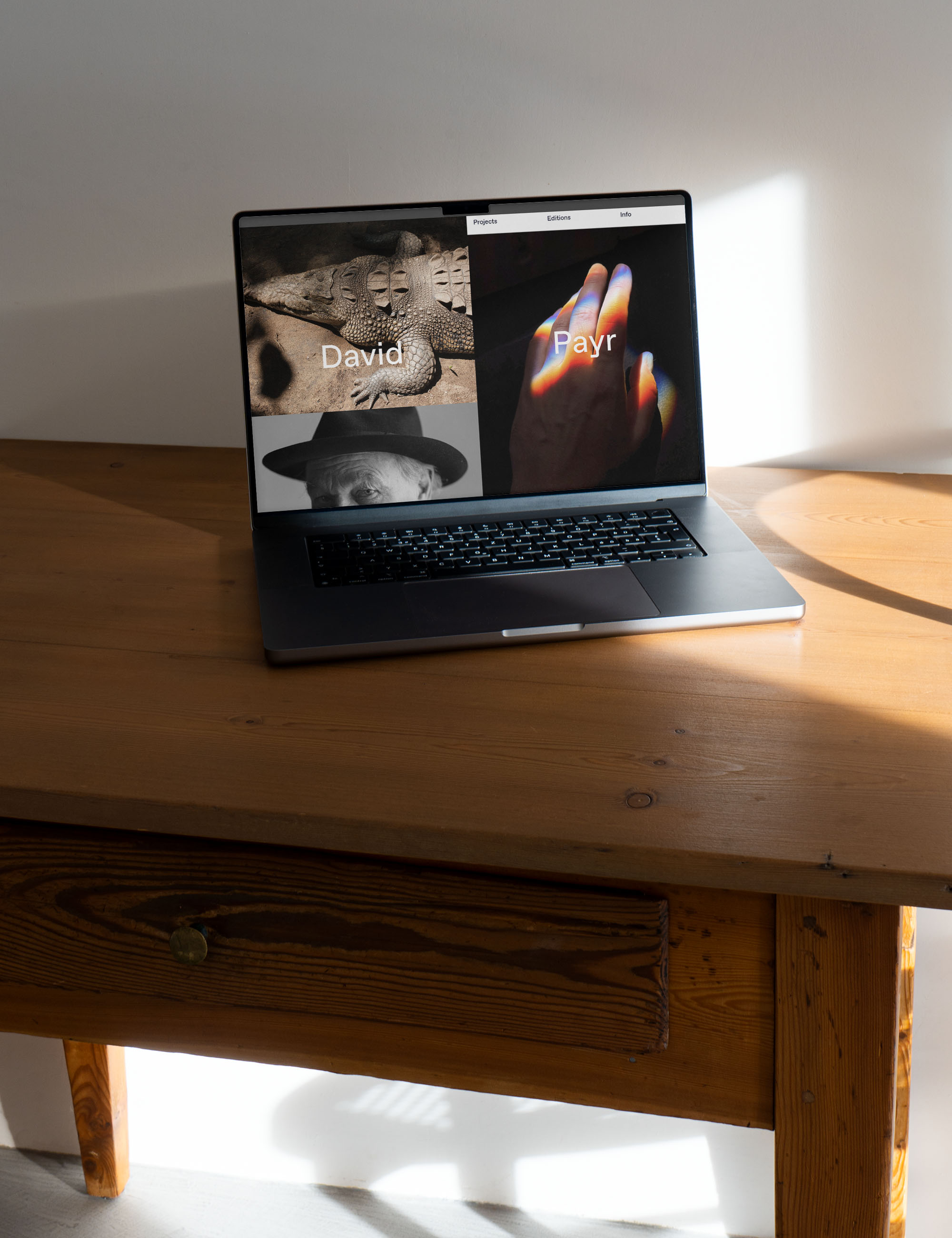 DP laptop scene 05